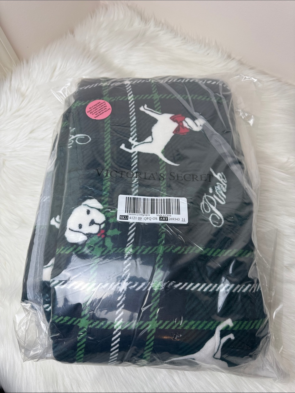 NWT PINK Victoria's Secret Green & Black Plaid Dog Print Fleece Throw Blanket
